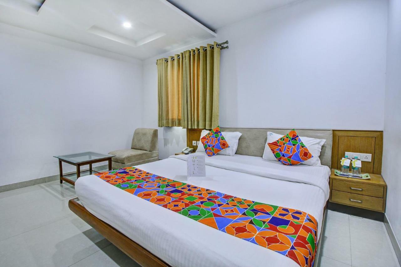 Fabhotel Syberitic Suites Gachibowli - Fully Vaccinated Staff Kondapur  Exterior foto