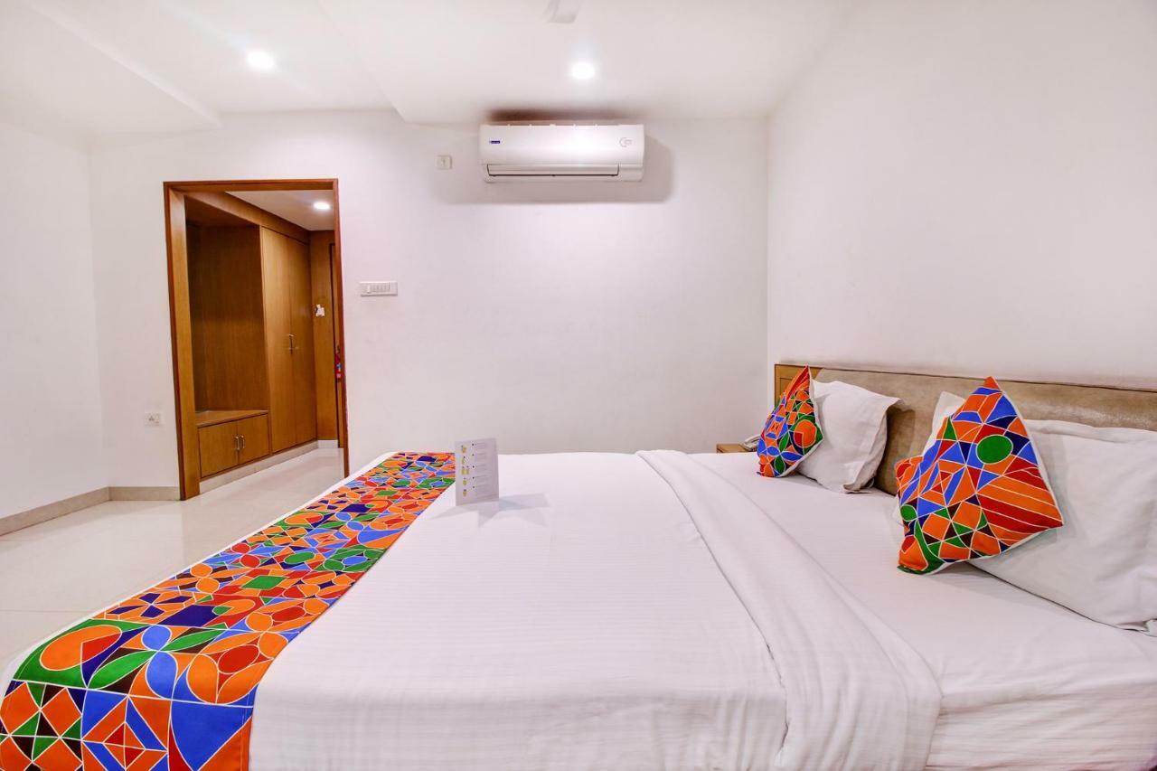 Fabhotel Syberitic Suites Gachibowli - Fully Vaccinated Staff Kondapur  Exterior foto